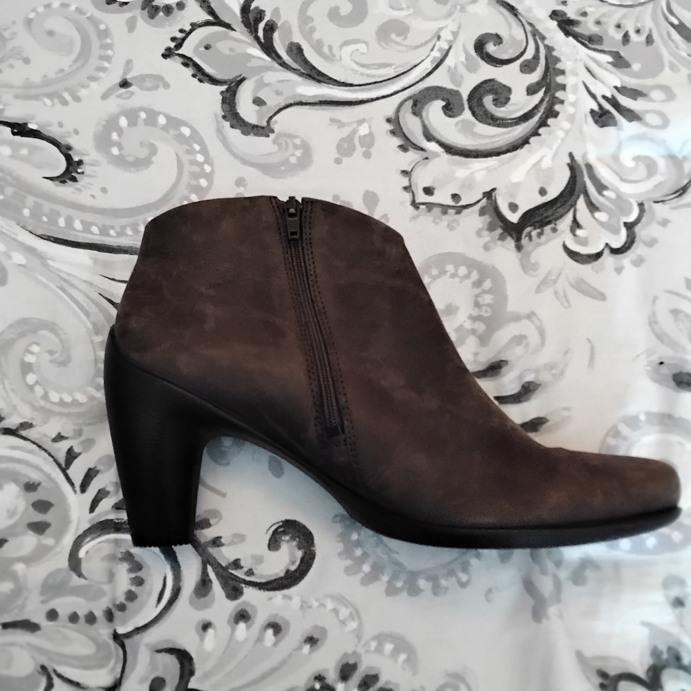 Ecco Chocolate Brown Booties - 11/11.5 US